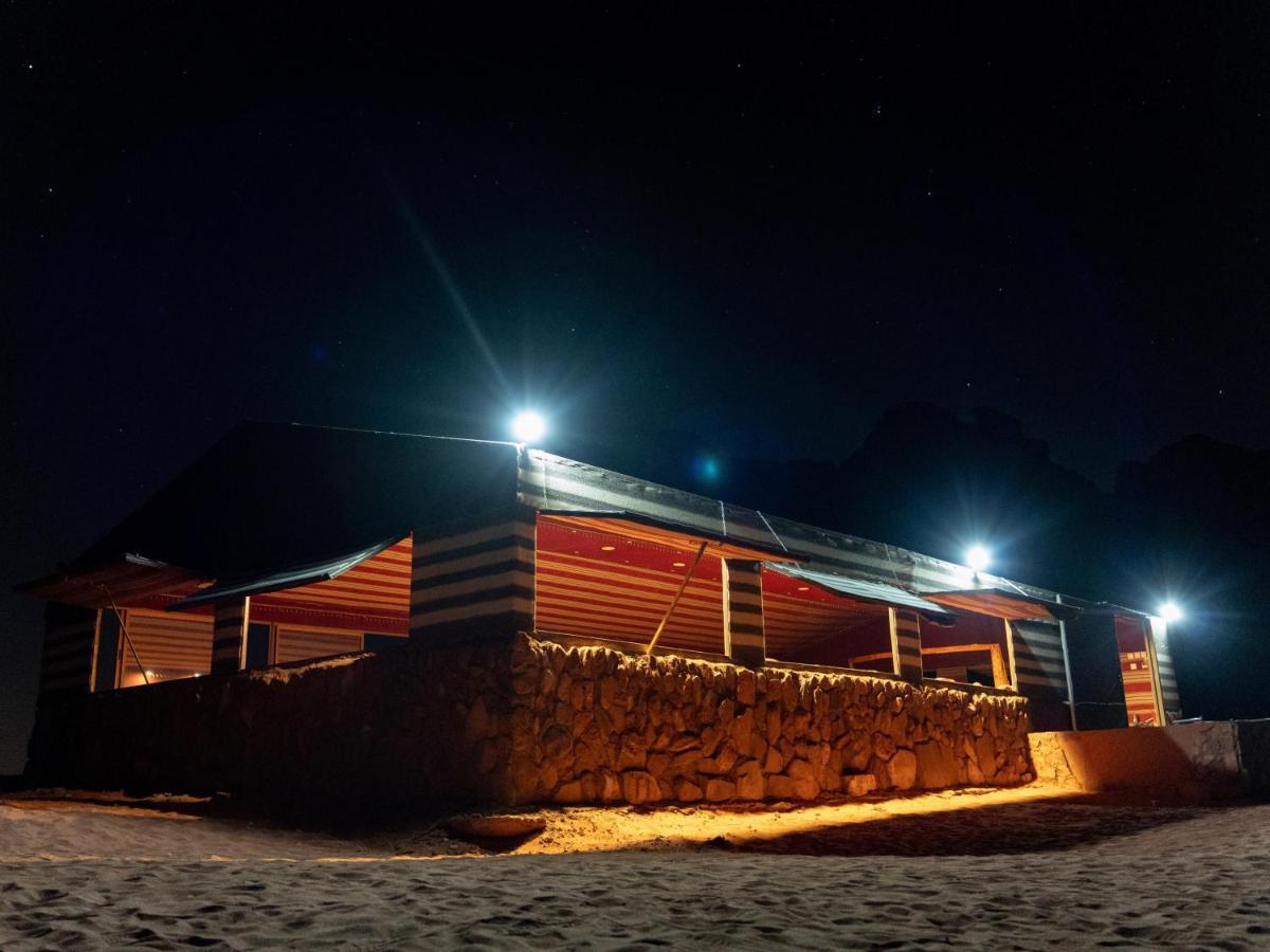 Rotana Camp Hotell Wadi Rum Exteriör bild