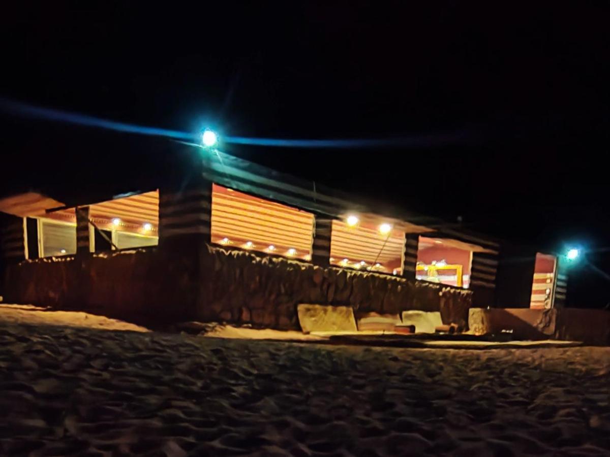 Rotana Camp Hotell Wadi Rum Exteriör bild