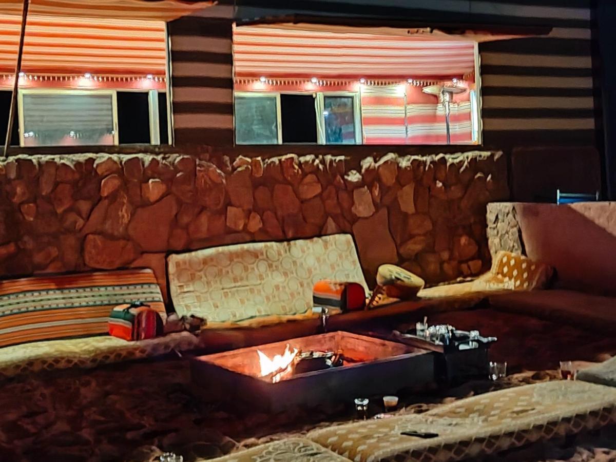 Rotana Camp Hotell Wadi Rum Exteriör bild
