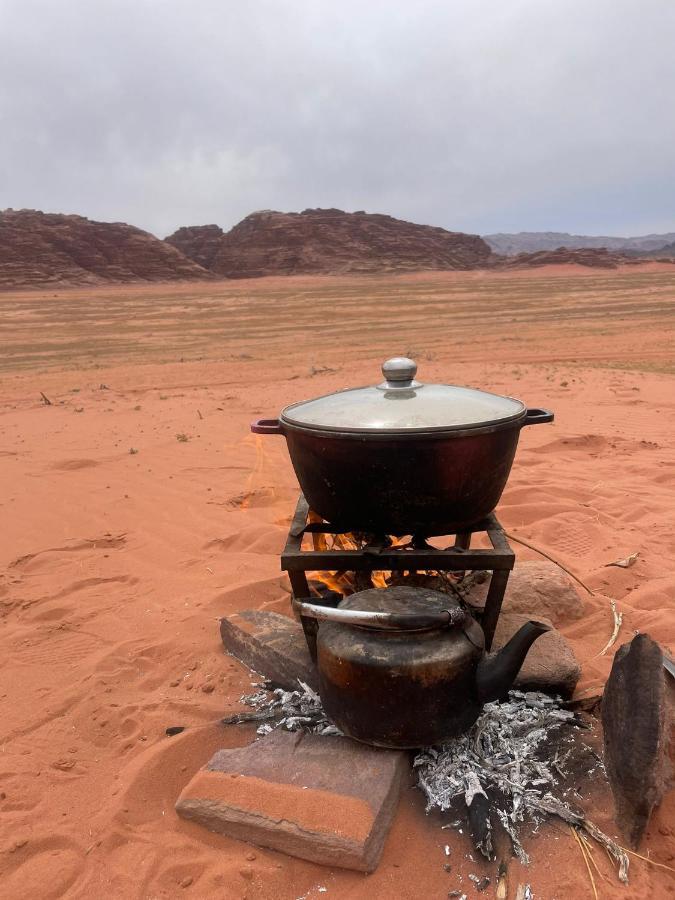 Rotana Camp Hotell Wadi Rum Exteriör bild